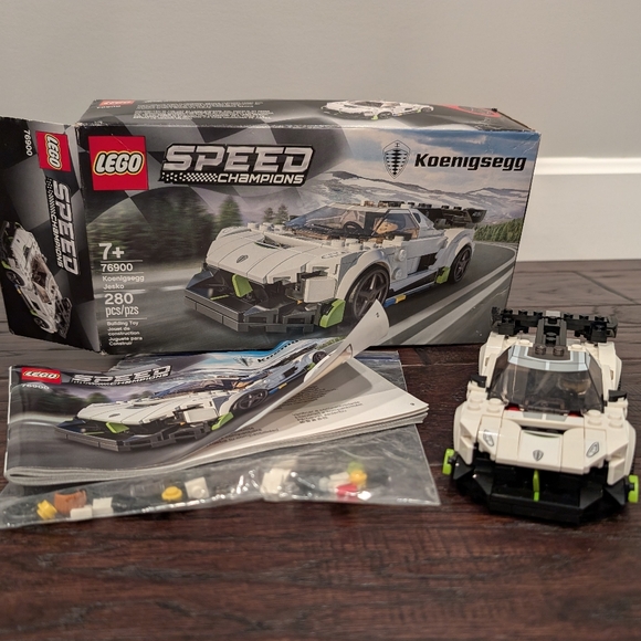LEGO Speed Champions Keonigsegg Jesko (76900) White and Black Race Car Lego Set - Picture 10 of 10